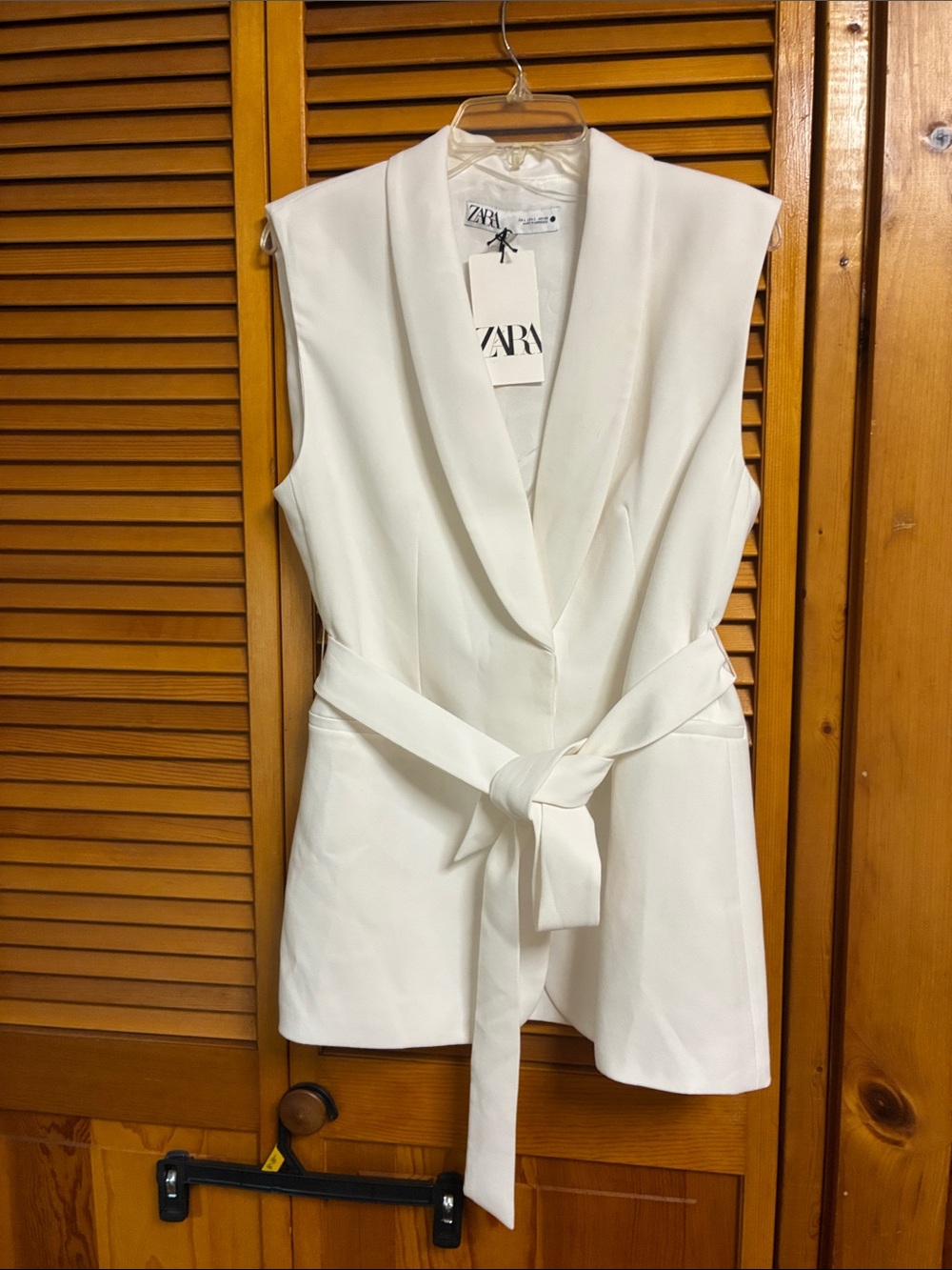 Zara White Sleeveless Tie-Waist Vest Blazer length 30”pit to pit20”